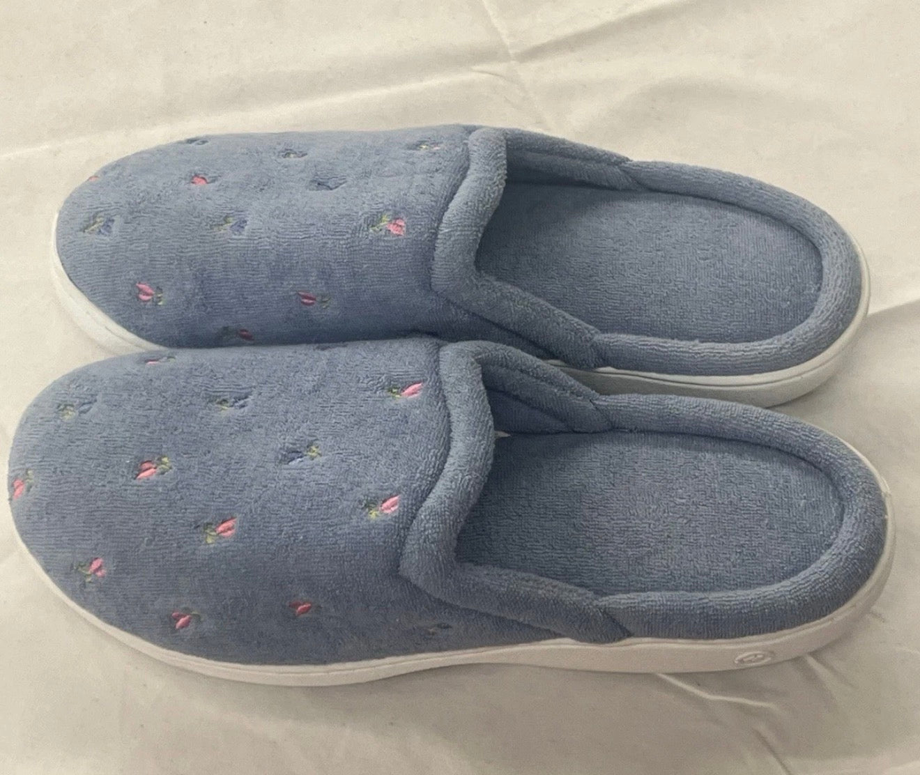 isotoner Women's Embroidered Clog Size M Blue
